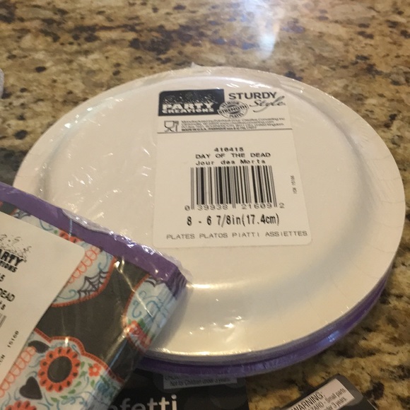 Day of the Dead (24)plates (32)Napkins & Confetti - Picture 3 of 6